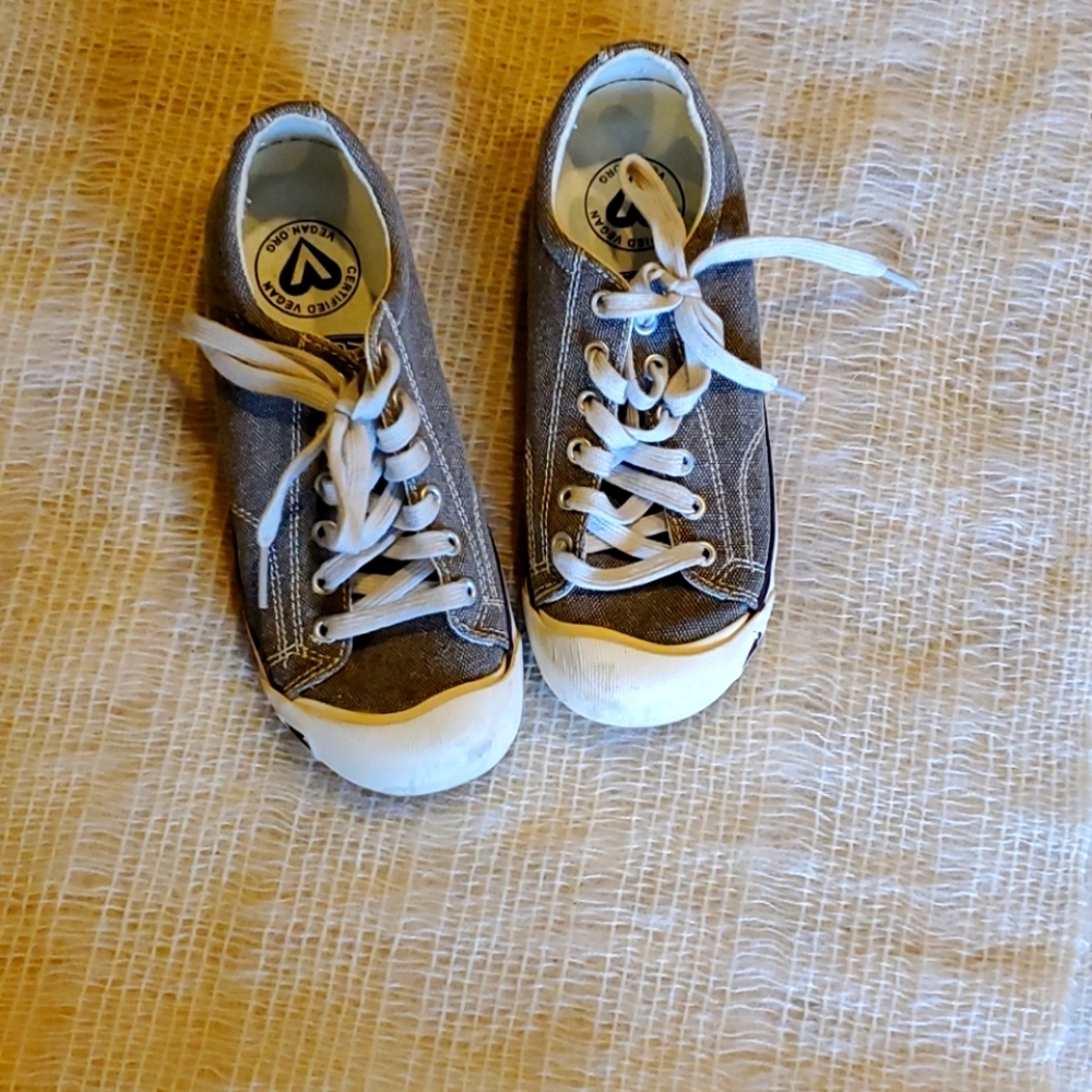 Keen sneaker